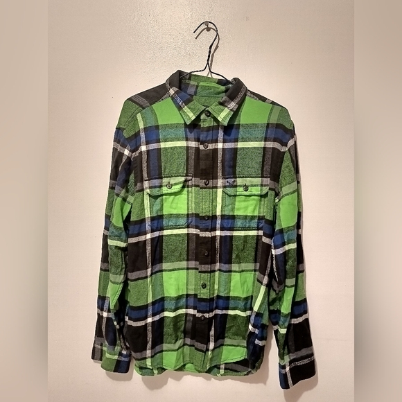American Eagle Outfitters Athletic Fit Plaid Flannel - Picture 1 of 3